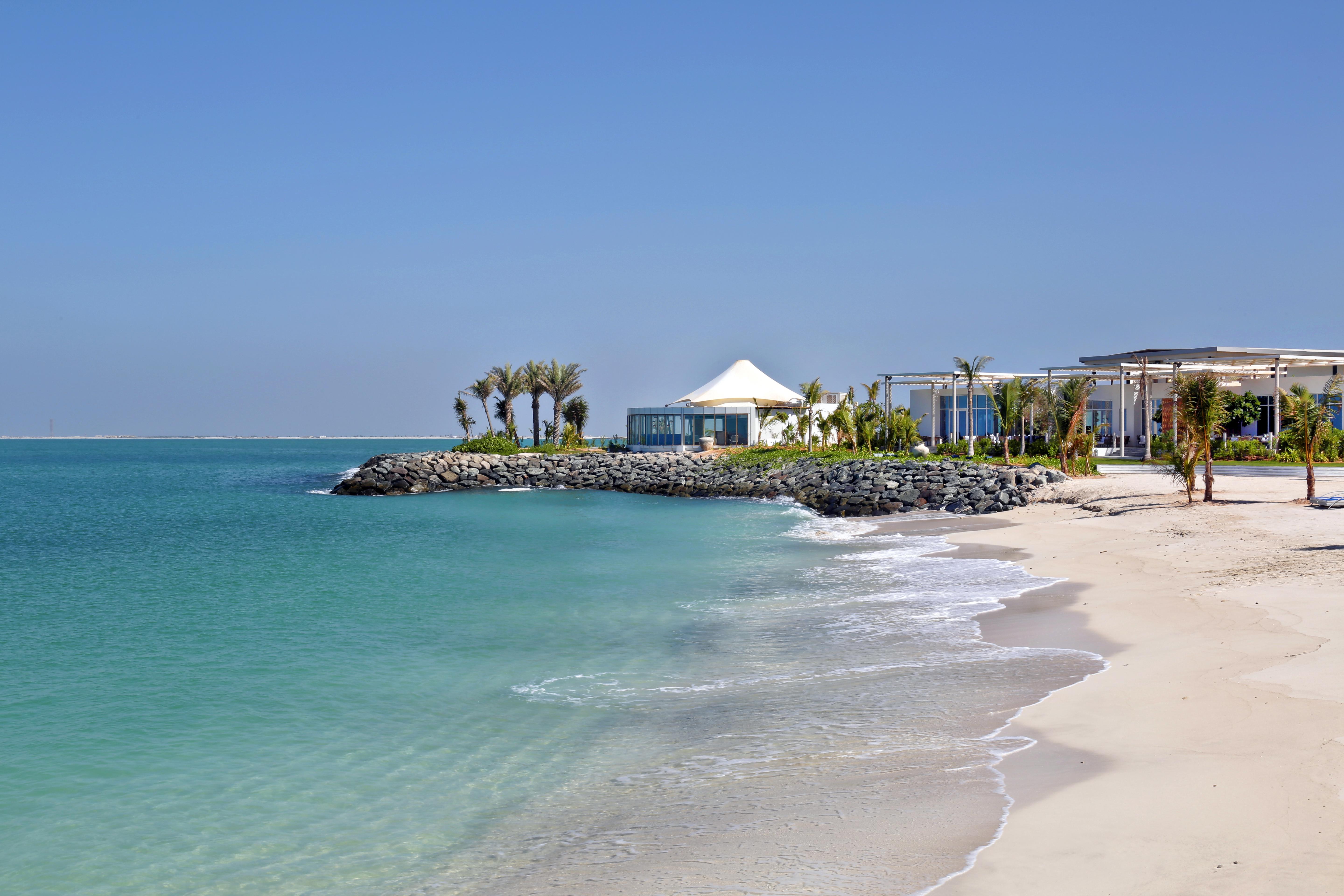 Zaya Nurai Island Resort Abu Dhabi Bagian luar foto Beach at Jumeirah Beach Club