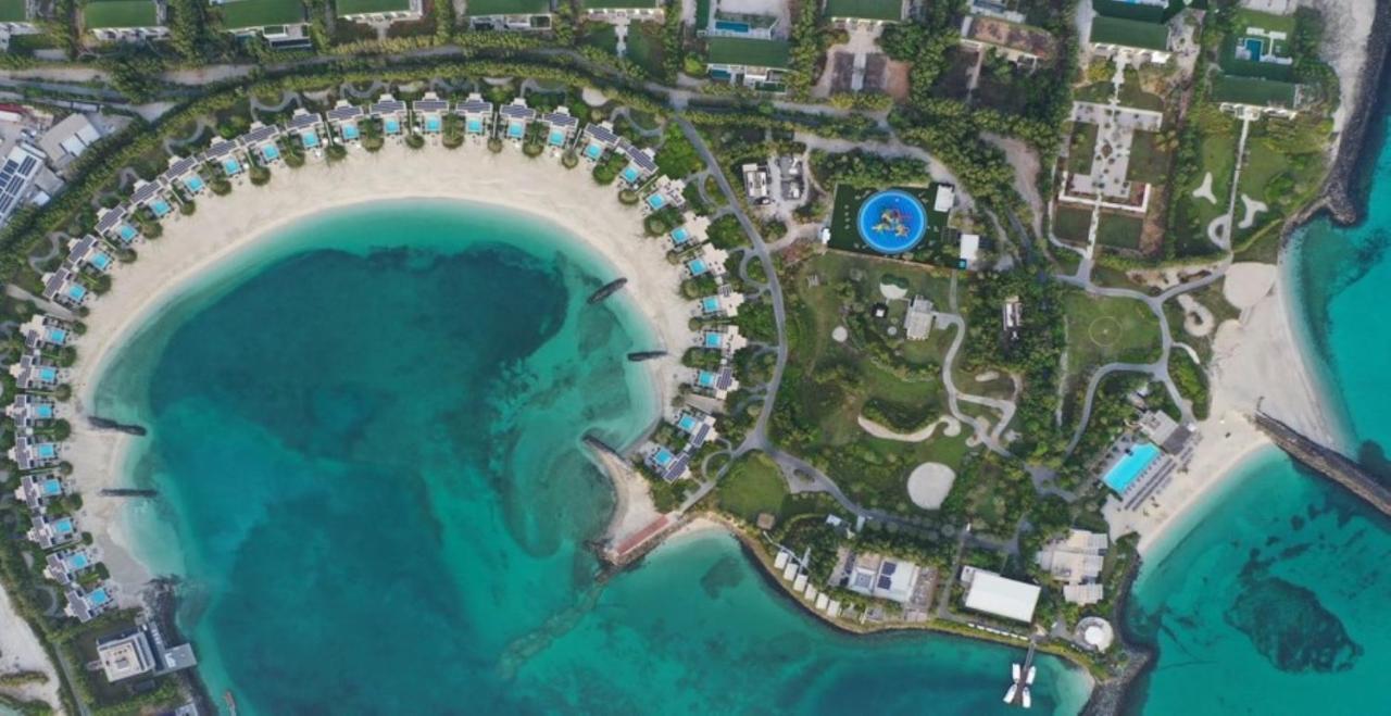 Zaya Nurai Island Resort Abu Dhabi Bagian luar foto Aerial view of the Atlantis Paradise Island resort, with the location of the Atlantis Water Park highlighted in blue