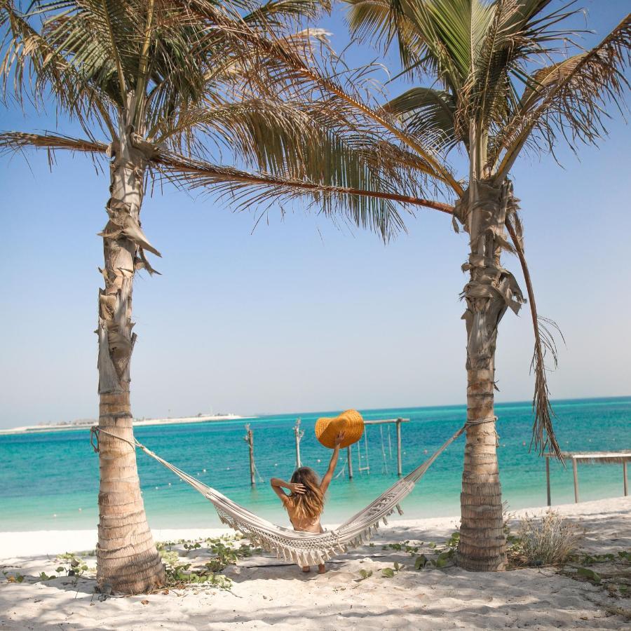 Zaya Nurai Island Resort Abu Dhabi Bagian luar foto Hammock on the beach
