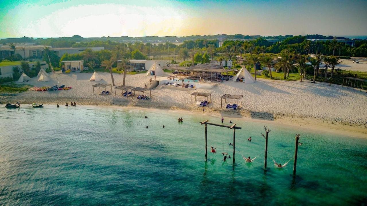 Zaya Nurai Island Resort Abu Dhabi Bagian luar foto Aerial view of the beach at the resort