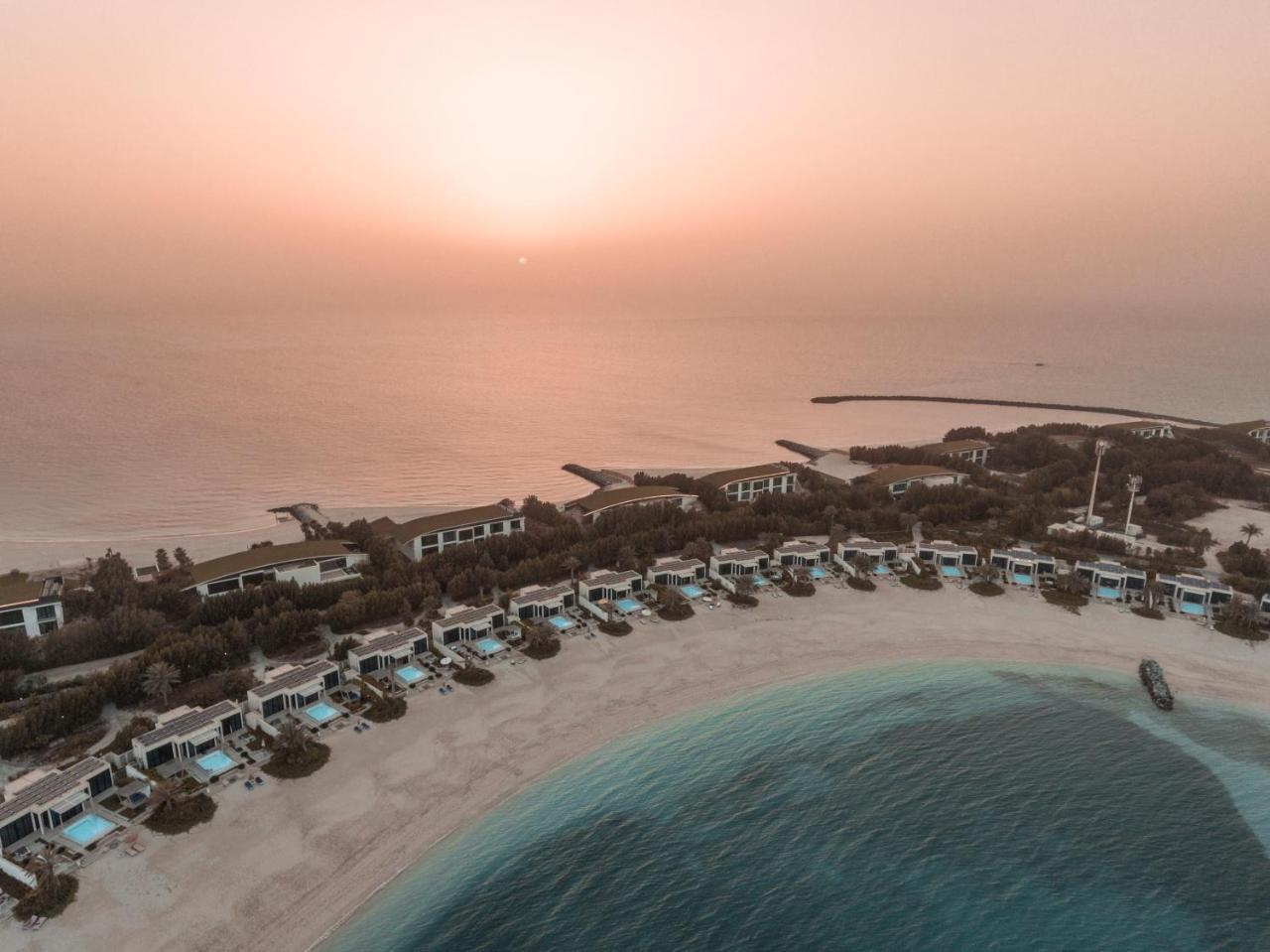 Zaya Nurai Island Resort Abu Dhabi Bagian luar foto Aerial view of the resort